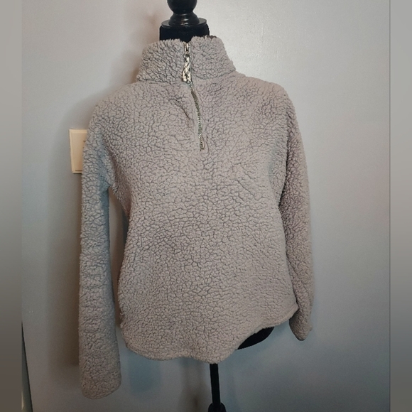 SO Sweaters - SO Gray Faux Fur 100% Polyester Size Small Sweater